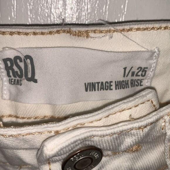 RSQ Womens Vintage High Rise Distressed White Denim Shorts Size 1/25 - Picture 2 of 10